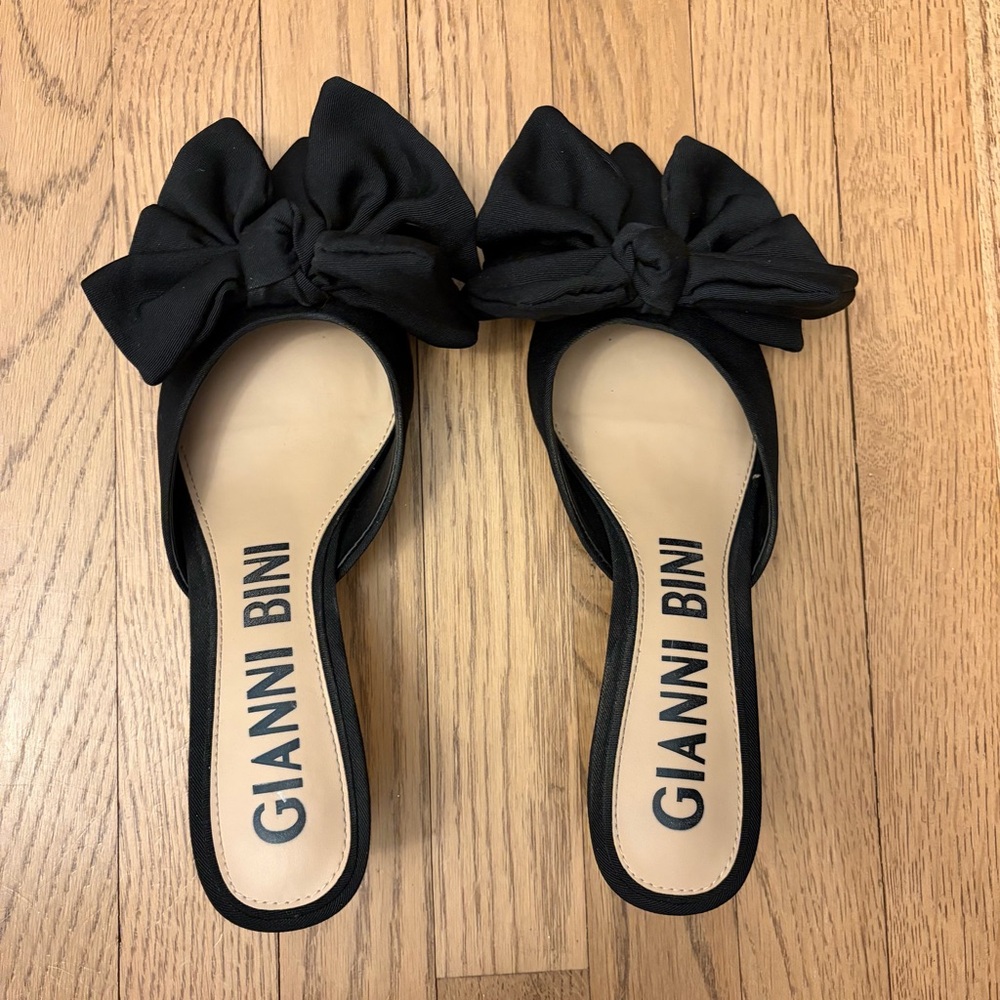 Gianni Bini Black Bow Kitten Heels - Picture 3 of 7
